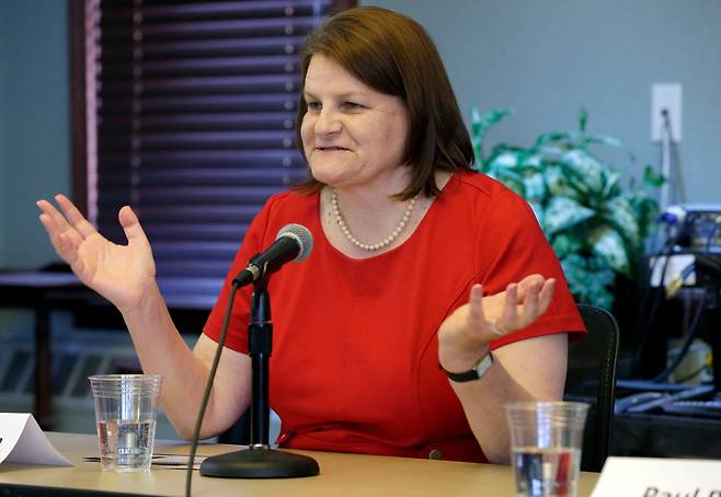 이민 당국을 피해 불법 체류자를 도피시켰다는 혐의로 25일 체포된 한나 듀간 위스콘신주 판사./로이터 연합뉴스