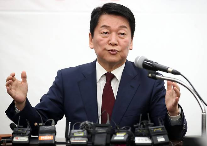 안철수 국민의힘 대선 경선 후보가 21일 오전 대구시당에서 열린 현안 관련 긴급 기자회견에서 발언하고 있다. /뉴스1