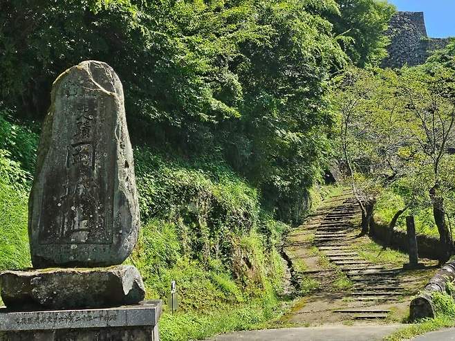 28b9d932da836ff23bec85e04288756c50859f99a1db64b7b6dd2719edbb91dca85616