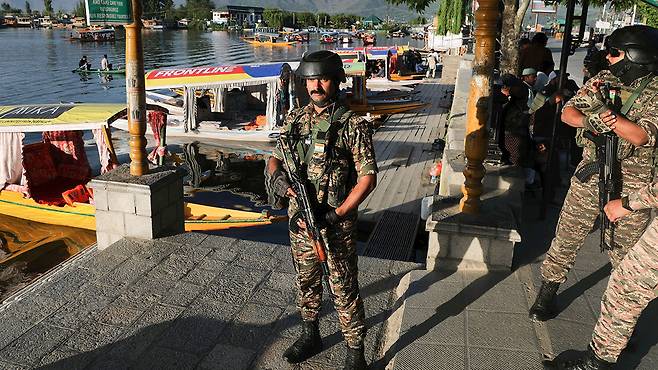 카슈미르서 경계근무 중인 인도군 병력