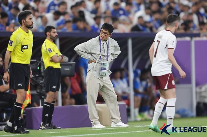 프로축구 광주FC의 이정효(가운데) 감독. [사진 프로축구연맹]