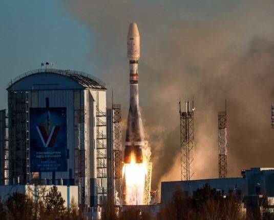 인공위성을 싣고 발사되는 러시아 소유즈-2.1b 로켓 [타스 연합뉴스 ]