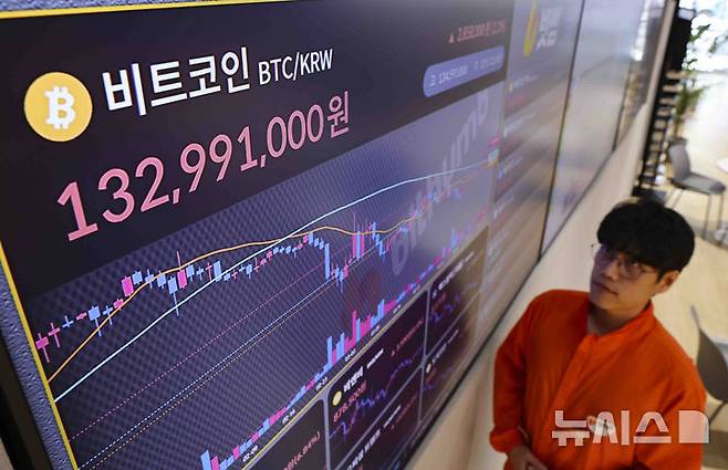 [서울=뉴시스] 김근수 기자 = 23일 서울 강남구 빗썸 라운지 전광판에 비트코인 시세가 나오고 있다. 2025.04.23. ks@newsis.com
