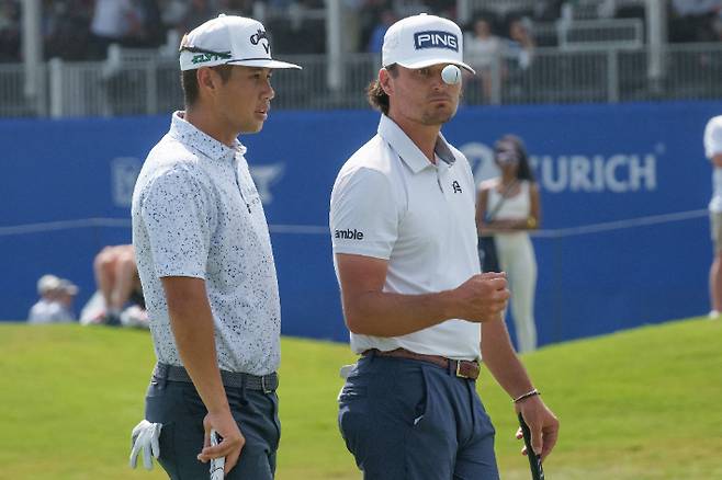 아이제이아 샐린다(왼쪽)와 케빈 벨로. 연합뉴스