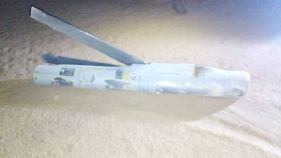 예멘의 한 모래사장에서 스톰브레이커로 추정되는 무기가 발견됐다. 엑스 캡처