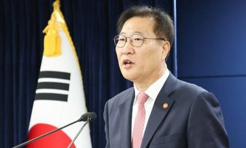 박성재 법무부 장관이 2024년 8월 13일 서울 종로구 정부서울청사에서 ‘2024년 광복절 특별사면’을 발표하고 있다. 김경수 전 경남지사는 이때 사면·복권됐다. 뉴스1