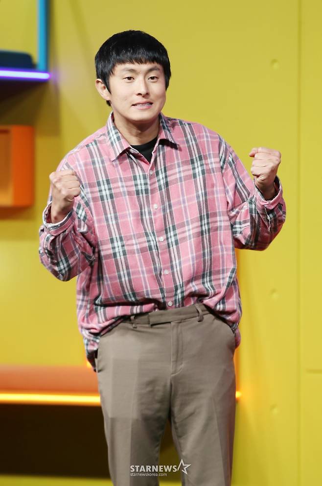 방송인 기안84가 15일 오전 서울 종로구 JW매리어트 동대문에서 열린 넷플릭스 시리즈 새 예능 '대환장 기안장' 기자간담회에 참석해 포즈를 취하고 있다. /2025.04.15 /사진=김휘선 hwijpg@