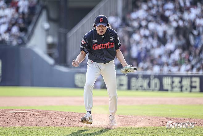 롯데 자이언츠 정철원이 8회 포효하고 있다. /사진=롯데 자이언츠 제공