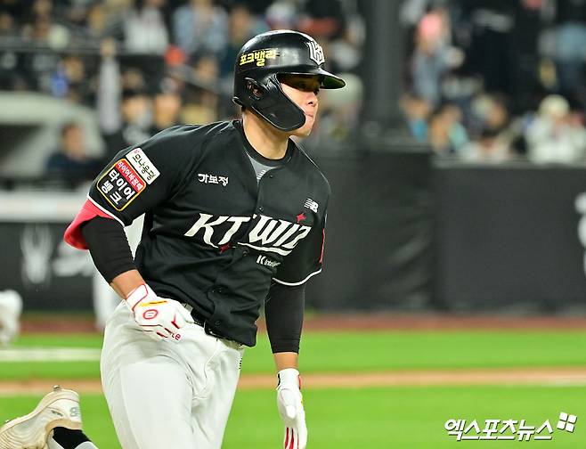 25일 오후 대전 한화생명 볼파크에서 열린 '2025 신한 SOL Bank KBO리그' KT 위즈와 한화 이글스의 경기, 4회초 2사 3루 KT 권동진이 1타점 적시타를 날리고 있다. 대전, 김한준 기자