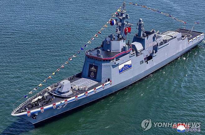 북한, 5천t급 신형구축함 '최현호' 진수식 (평양 조선중앙통신=연합뉴스) 북한 김정은 국무위원장이 참석한 가운데 5,000t급 신형다목적구축함 '최현호' 진수식이 지난 25일 남포조선소에서 진행됐다고 조선중앙통신이 26일 보도했다. 2025.4.26 
    [국내에서만 사용가능. 재배포 금지. For Use Only in the Republic of Korea. No Redistribution] nkphoto@yna.co.kr