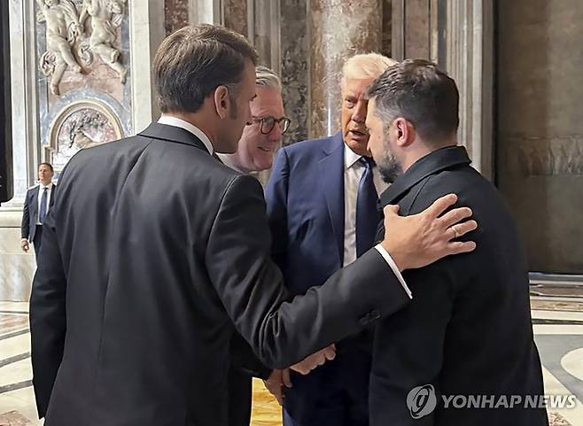 트럼프, 젤렌스키와 영프 정상 [EPA 연합뉴스. 재판매 및 DB 금지]