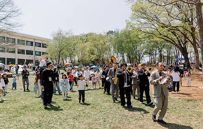경기상상캠퍼스에서 진행된 '봄꽃포레 숲숲라이브' 장면. 사진=경기문화재단