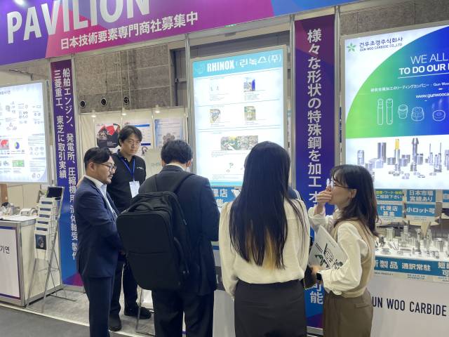 리녹스가 지난해 6월 일본 도쿄에서 열린 ‘매뉴팩추어링 월드 TOKYO’에서 해당 제품을 소개하고 있다. 리녹스 제공