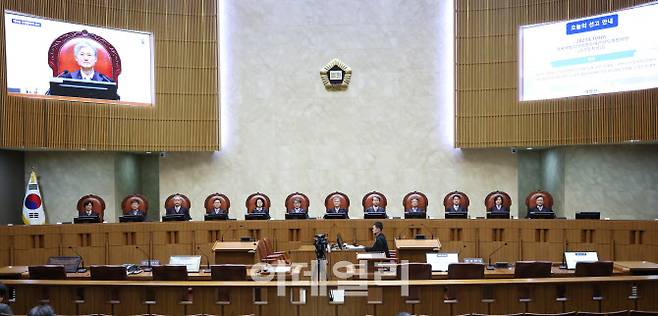 조희대 대법원장을 비롯한 대법관들이 지난달 20일 오후 서울 서초구 대법원 대법정에서 열린 강간치상 미수 논란 여부에 대한 전원합의체 선고를 위해 자리에 앉아있다. (사진=뉴스1)