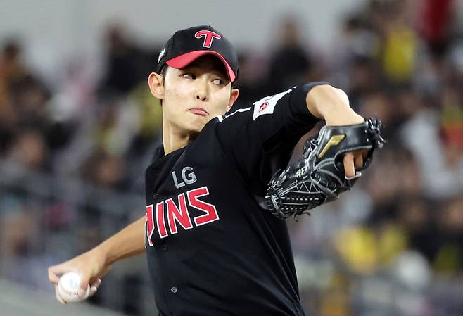 LG 김영우가 25일 광주-기아 챔피언스 필드에서 열린 2025 KBO리그 KIA전에서 역투하고 있다. 사진 | 광주=연합뉴스