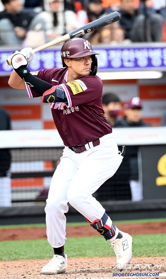 13일 대전 한화생명볼파크에서 열린 키움과 한화의 경기, 8회초 키움 오선진이 타격을 하고 있다. 대전=허상욱 기자wook@sportschosun.com/2025.04.13/