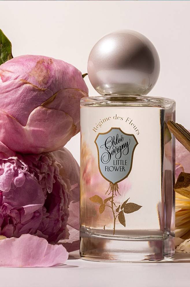 맑고 투명한 플로럴 향기로 찬란한 미래를 축복하는, 레짐 데 플레르의 ‘리틀 플라워 오드퍼퓸’.