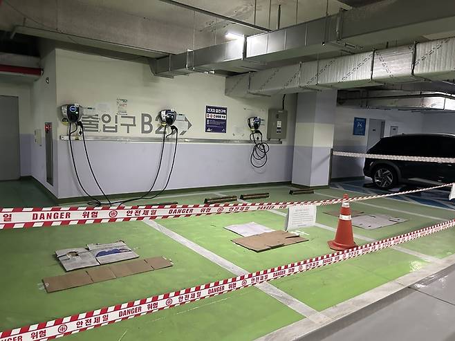 4월 중순 세종시 대형상가 지하주차장 모습. 작년 8월 15일부터 전기차 충전 시설 운영을 중단 중이다. 사진 출처 : 한국전기차사용자협회