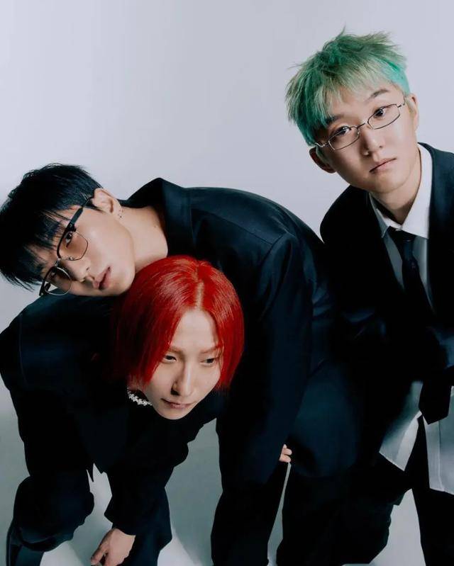 밴드 웨이브 투 어스. 웨이비 제공