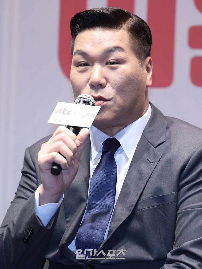 방송인 서장훈이 13일 오전 서울 구로구 라마다 호텔에서 열린 JTBC 새 예능 '이혼숙려캠프' 제작발표회에서 인사말을 하고 있다. 서병수 기자 qudtn@edaily.co.kr /2024.08.13/