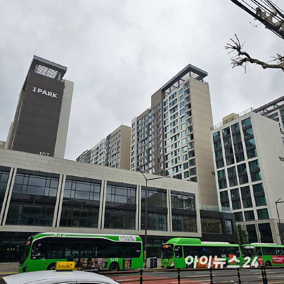 디에이치퍼스티어아이파크 아파트 및 상가 전경 2025.04 [사진=이효정 기자 ]