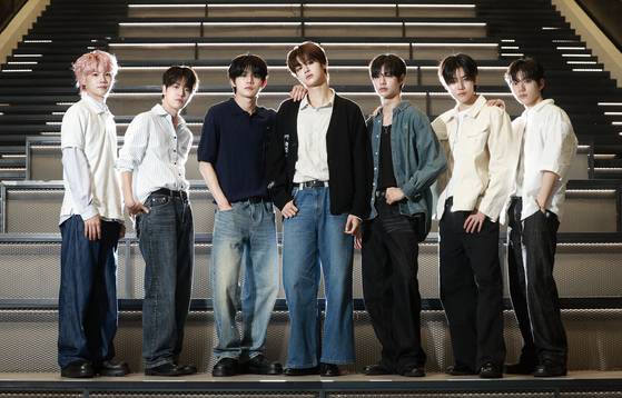 클로즈 유어 아이즈 멤버들. 왼쪽부터 켄신, 송승호, 전민욱, 마징시앙, 김성민, 장여준, 서경배. 권혁재 사진전문기자