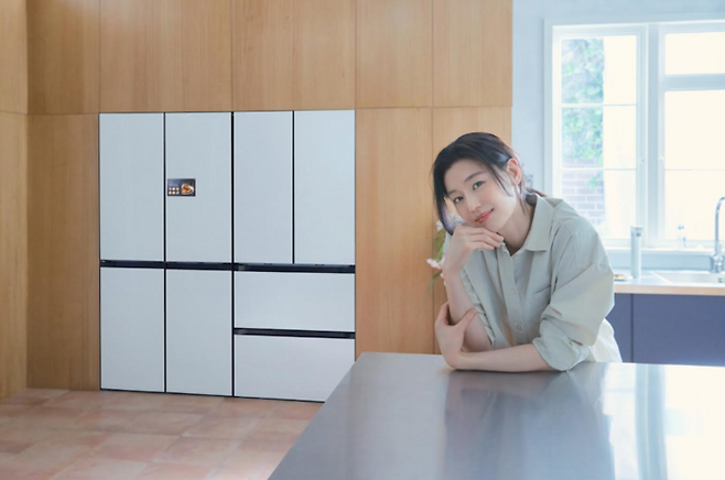 삼성전자의 ‘AI 가전 트로이카’ 캠페인에 참여하는 배우 전지현