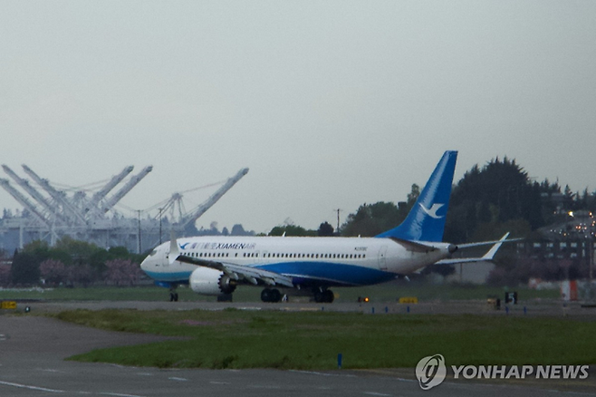 중국 샤먼항공이 인도할 예정이었으나 미·중 관세 전쟁에 따른 당국의 보잉 구매 금지 조치로 지난 19일 미국 시애틀로 돌려보낸 보잉 B737맥스 기종 여객기. <연합뉴스>