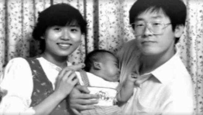 이 후보는 성남 구시가지 대형 병원 폐쇄로 의료 공백이 심각해지자 그는 직접 시장이 돼 시립의료원을 만들겠다 결심했다. 사진은 이제명 후보와 김혜경 여사(좌), 그들의 아들의 모습. /사진=이재명 블로그 캡처