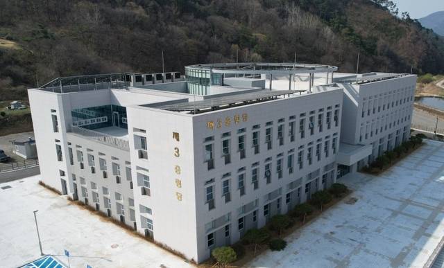 28일 준공식을 갖는 2만기 안장 규모의  국립임실호국원 제3충령당 전경. 임실호국원은 봉안 묘역과 제1·제2충령당 등 총 5만7000여 기 안장 능력을 갖추게 돼 호남지역 국가유공자에 대한 원활한 안장서비스를 제공할 수 있게  됐다. 국가보훈부 제공