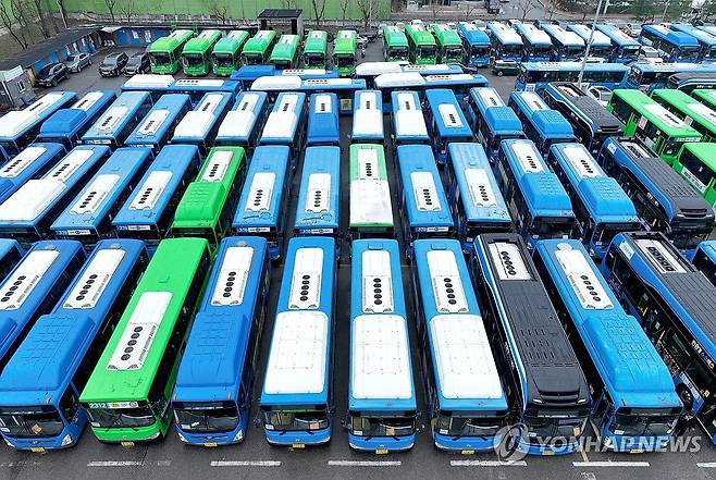 2024년 3월 파업 당시 서울 공영 차고지에 주차된 시내버스들 [연합]