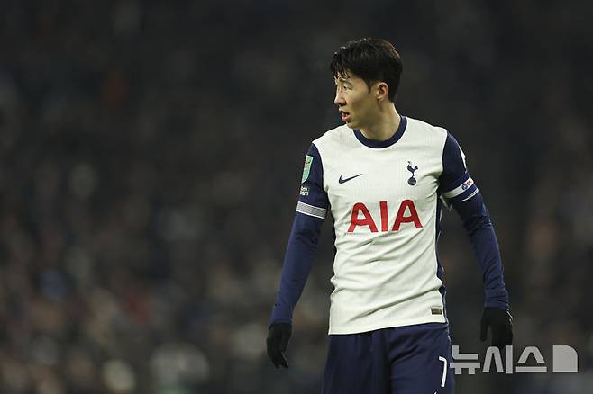 [런던=AP/뉴시스] 잉글랜드 프로축구 프리미어리그(EPL) 토트넘 홋스퍼의 손흥민. 2025.01.09.