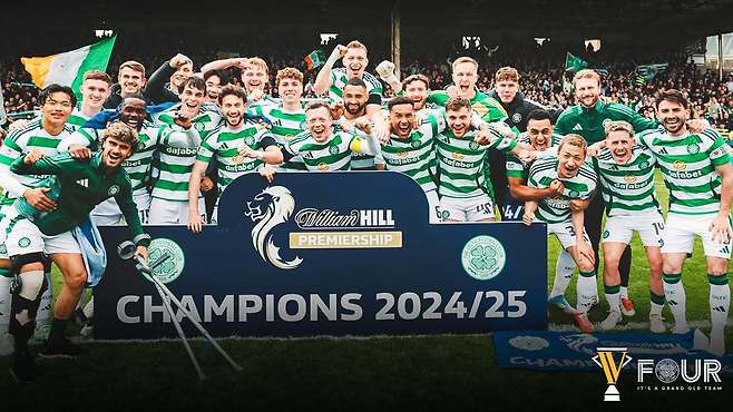 셀틱은 27일(한국시간) 태너다이스 파크에서 끝난 2024~2025시즌 스코틀랜드 프리미어십 34라운드 원정경기에서 던디 유나이티드를 5-0으로 완파하며 리그 4경기를 남겨두고 우승을 확정했다. 이날 양현준은 부상으로 결장했지만, 우승 세리머니에 함께했다. 사진출처｜셀틱 SNS