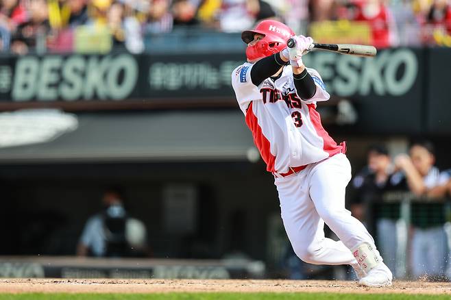 KIA 김선빈이 27일 광주 LG전에서 타격하고 있다. KIA 타이거즈 제공