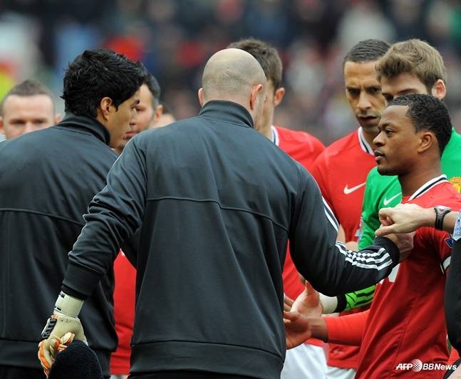 루이스 수아레스(왼쪽)와 파트리스 에브라(오른쪽). /AFPBBNews=뉴스1