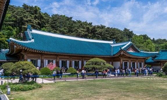 2022년 대중에게 공개된 청와대 대통령 관저. 풍수적으로 좋지 않다는 평가를 받아왔다. 동아DB