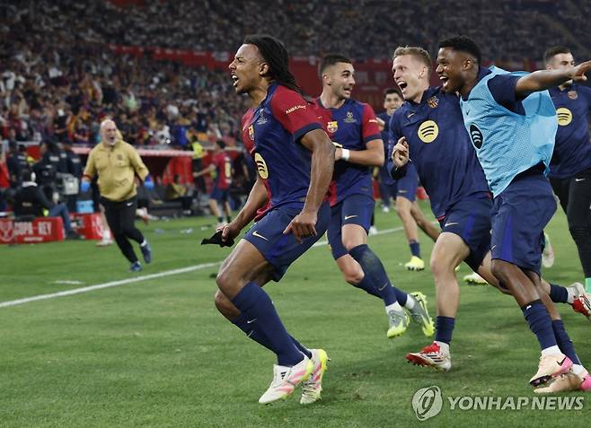 결승골을 터트리고 환호하는 바르셀로나의 쥘 쿤데 [로이터=연합뉴스]