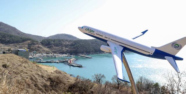 6·3 대선을 앞두고 가덕신공항 공기 연장 논란이 불거지자 대권 주자 캠프 모두 적기 개항이 필요하다고 입을 모았다. 가덕신공항 예정지인 부산 강서구 가덕도 모습. 부산일보DB