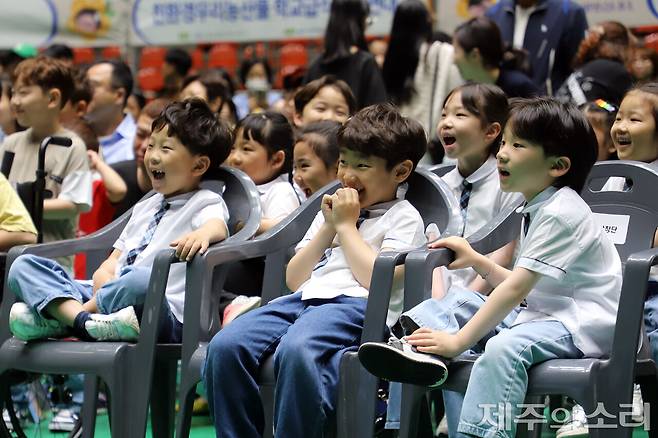 지난해 5일 제주시 한라체육관에서 열린 제102회 어린이날 기념 '어린이 웃음꽃이 피었습니다' 행사. ⓒ제주의소리 자료사진