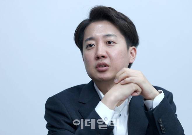 [이데일리 노진환 기자] 이준석 개혁신당 대선 후보가 24일 서울 여의도 국회 의원회관에서 이데일리와 인터뷰를 하고 있다.