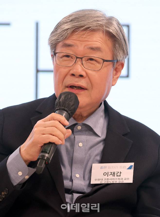 이재갑 수원대 고용서비스대학원장(전 고용노동부 장관)이 28일 서울 중구 KG타워에서 열린 ‘2025 좋은 일자리 포럼’에서 토론을 하고 있다. 일자리연대와 이데일리·이데일리TV가 공동 개최한 ‘2025 좋은 일자리 포럼’은 급변하는 노동환경 속에서 지속 가능한 일자리를 어떻게 만들고 지켜나갈 것인지에 대한 사회적 해답을 모색하기 위해 마련됐다.(사진=이데일리 방인권 기자)