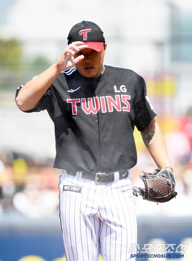26일 광주 기아챔피언스필드에서 열린 KIA 타이거즈와 LG 트윈스의 경기. LG 이지강이 숨을 고르고 있다. 광주=박재만 기자 pjm@sportschosun.com/2025.04.26/