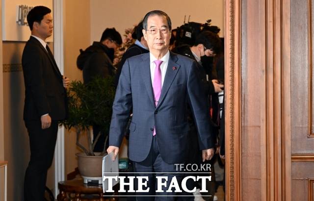 한덕수 대통령 권한대행 국무총리의 참모인 손영택 국무총리실 비서실장이 28일 사의를 표명했다. 이에 따라 한 권한대행의 대선 출마 선언도 수순이라는 관측이 나온다. /임영무 기자