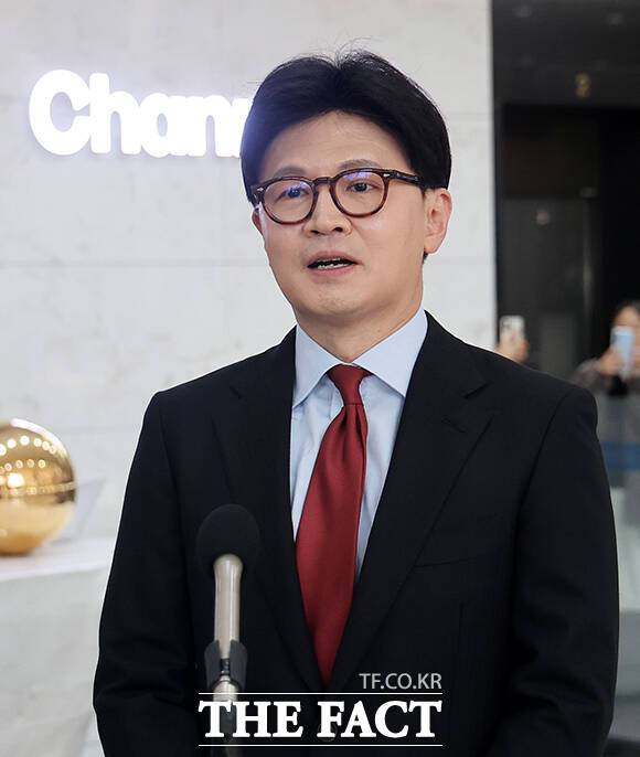 25일 오후 종로 동아미디어센터 1층 로비에서 국민의힘 대선 2차 경선 진출자인 한동훈 후보가 사전 인터뷰를 하고 있다. /국회사진취재단