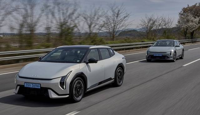 28일 카이즈유데이터연구소에 따르면 올해 1분기 국내 세단 판매량은 8만2355대로 전년 동기 대비 10.8% 증가했다. 같은 기간 신차 시장 전체 판매량이 11.3% 줄고, SUV 판매량도 1.4% 감소한 것과 대조적이다. 기아 EV4. /기아