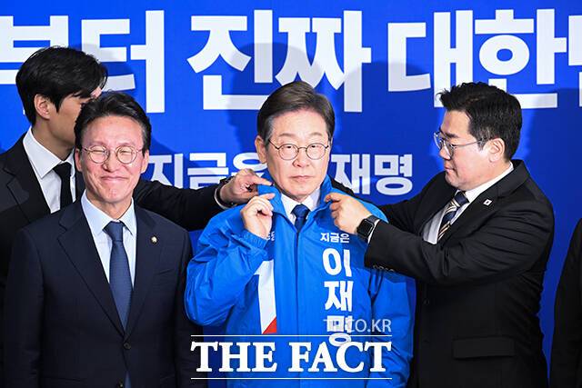 이재명 더불어민주당 대선 후보가 28일 오전 서울 여의도 국회에서 열린 더불어민주당 최고위원회의에 참석해 점퍼를 입고 있다. /국회=박헌우 기자