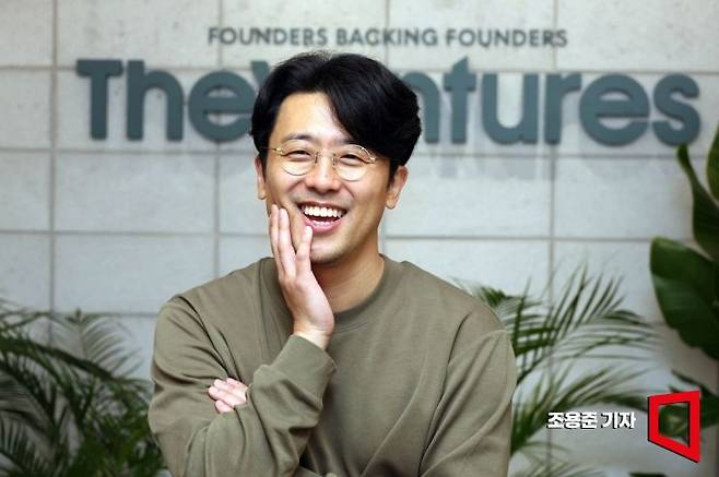 김철우 더벤처스 대표가 서울 성동구 사무실에서 아시아경제와 인터뷰 하고 있다. 조용준 기자