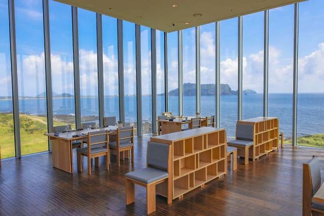 휘닉스 아일랜드 글라스 하우스의 새 베이커리 카페 '플로이스트. 휘닉스 아일랜드 제공