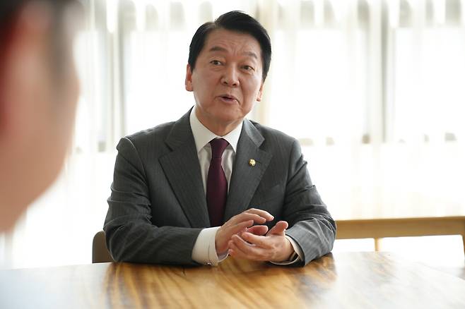 안철수 국민의힘 후보가 28일 서울 여의도 자신의 대선캠프 사무실에서 출마 각오 등에 대해 인터뷰를 가졌다. 한국지방신문협회 공동취재단