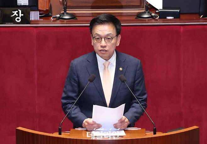28일 서울 여의도 국회에서 열린 제424회 국회(임시회) 예산결산특별위원회 제1차 전체회의에서 최상목 경제부총리 겸 기획재정부 장관이 2025년도 제1회 추가경정예산안 제안설명을 하고 있다.ⓒ뉴시
